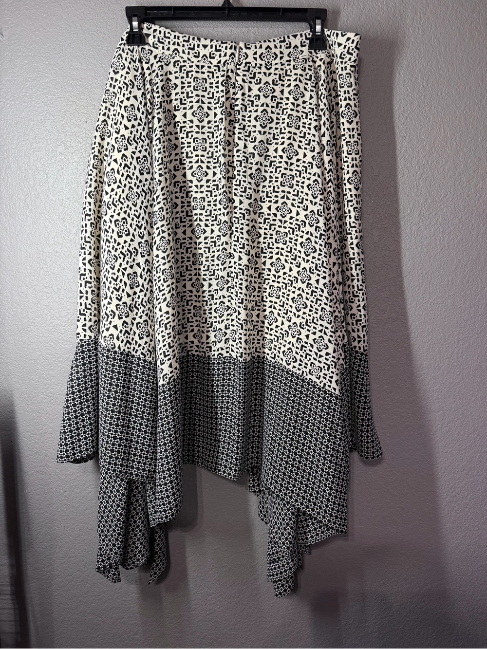 Banana Republic Black & Cream Asymmetrical Handkerchief Hem Skirt